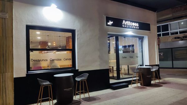 Terraza del local Artitapes